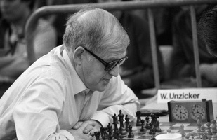Wolfgang Unzicker †