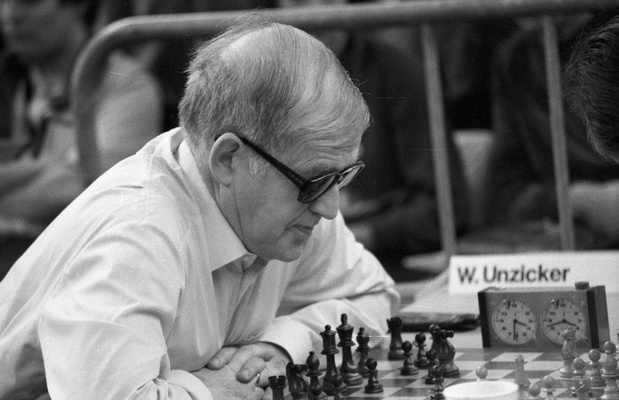 Wolfgang Unzicker †