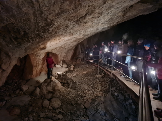 In der Eisriesenwelt