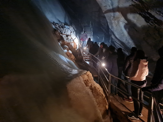 In der Eisriesenwelt