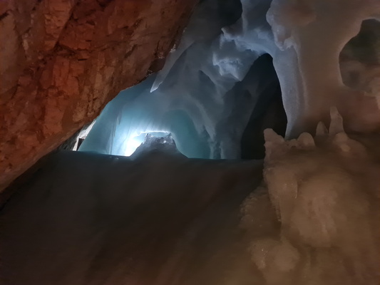 In der Eisriesenwelt