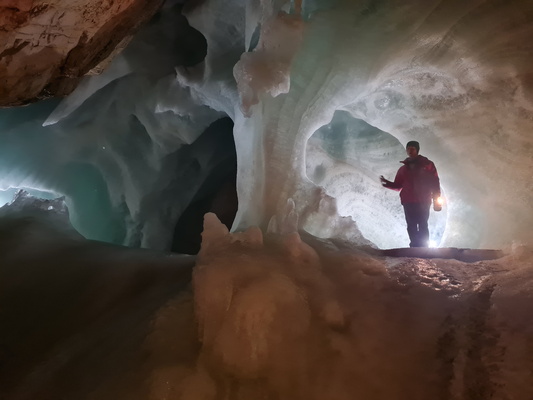In der Eisriesenwelt