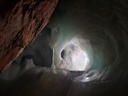 In der Eisriesenwelt