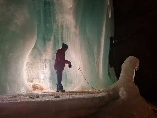 In der Eisriesenwelt