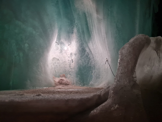 In der Eisriesenwelt