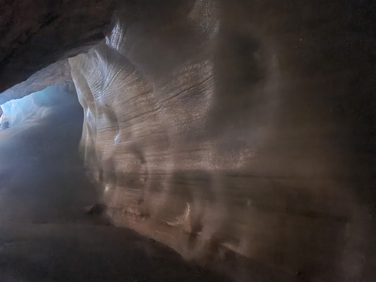 In der Eisriesenwelt