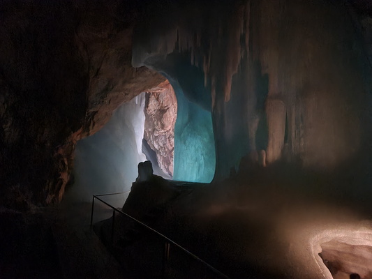In der Eisriesenwelt